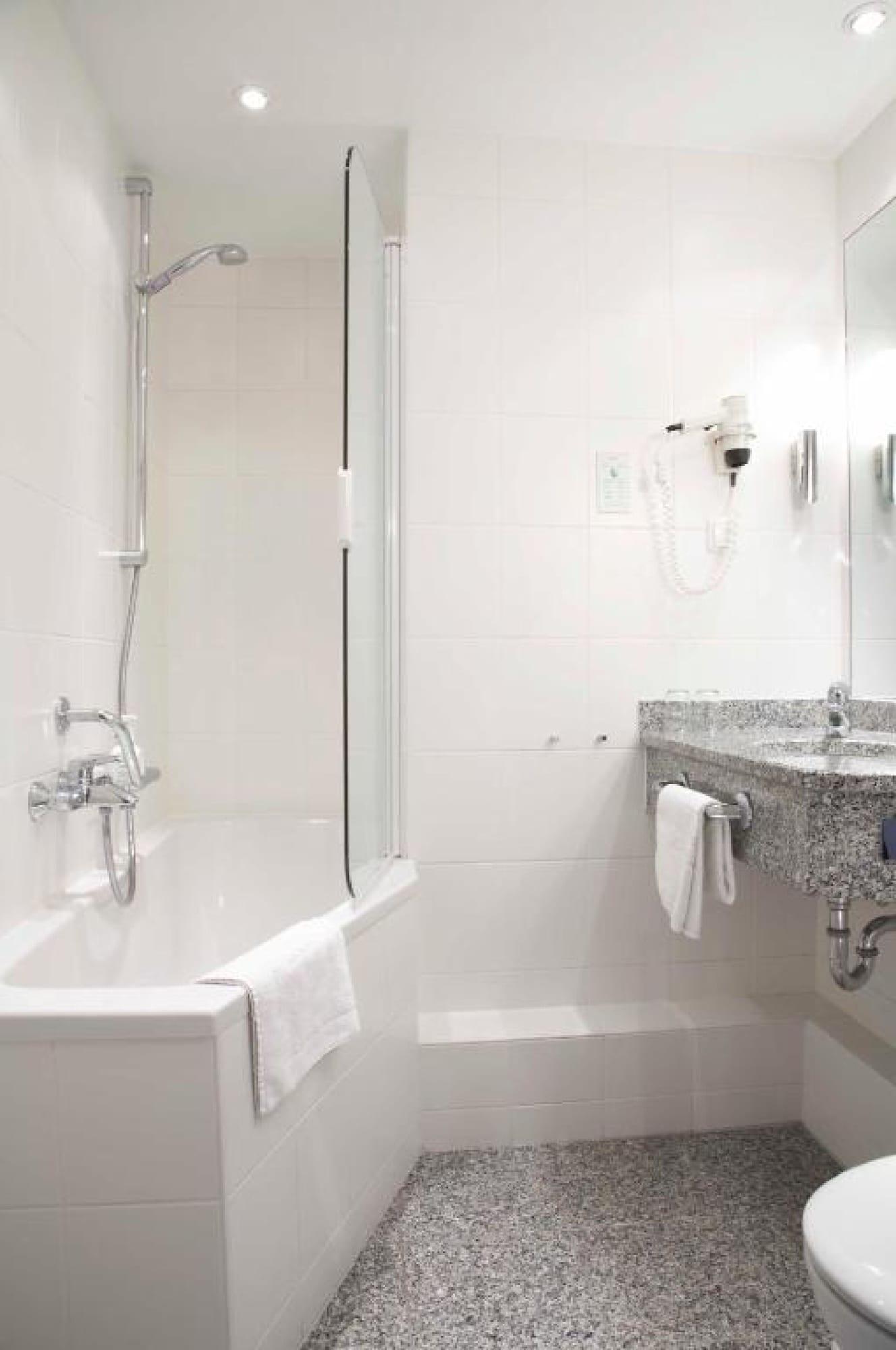 Отель Baseler Hof 4*