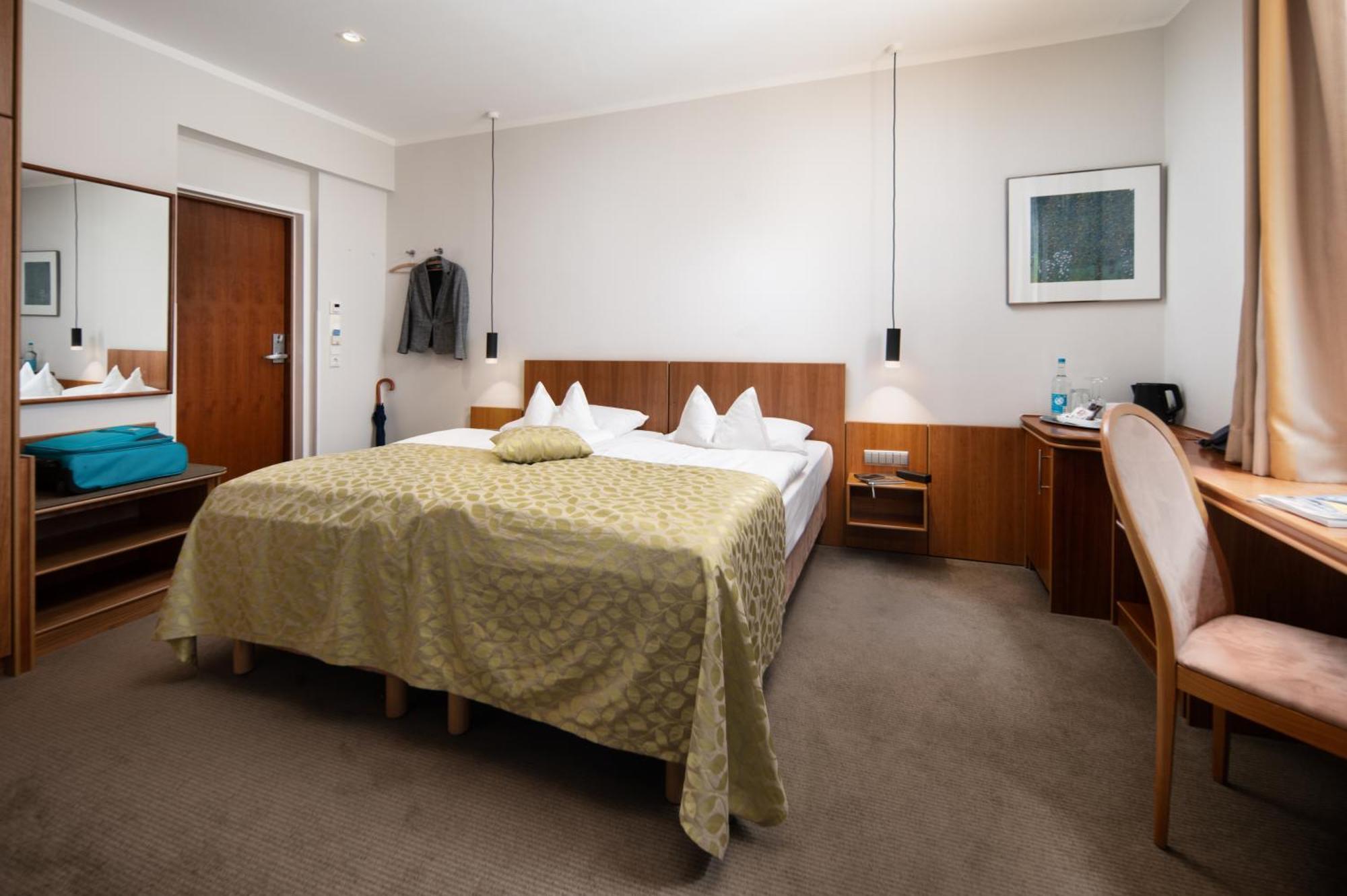 Baseler Hof Отель 4*