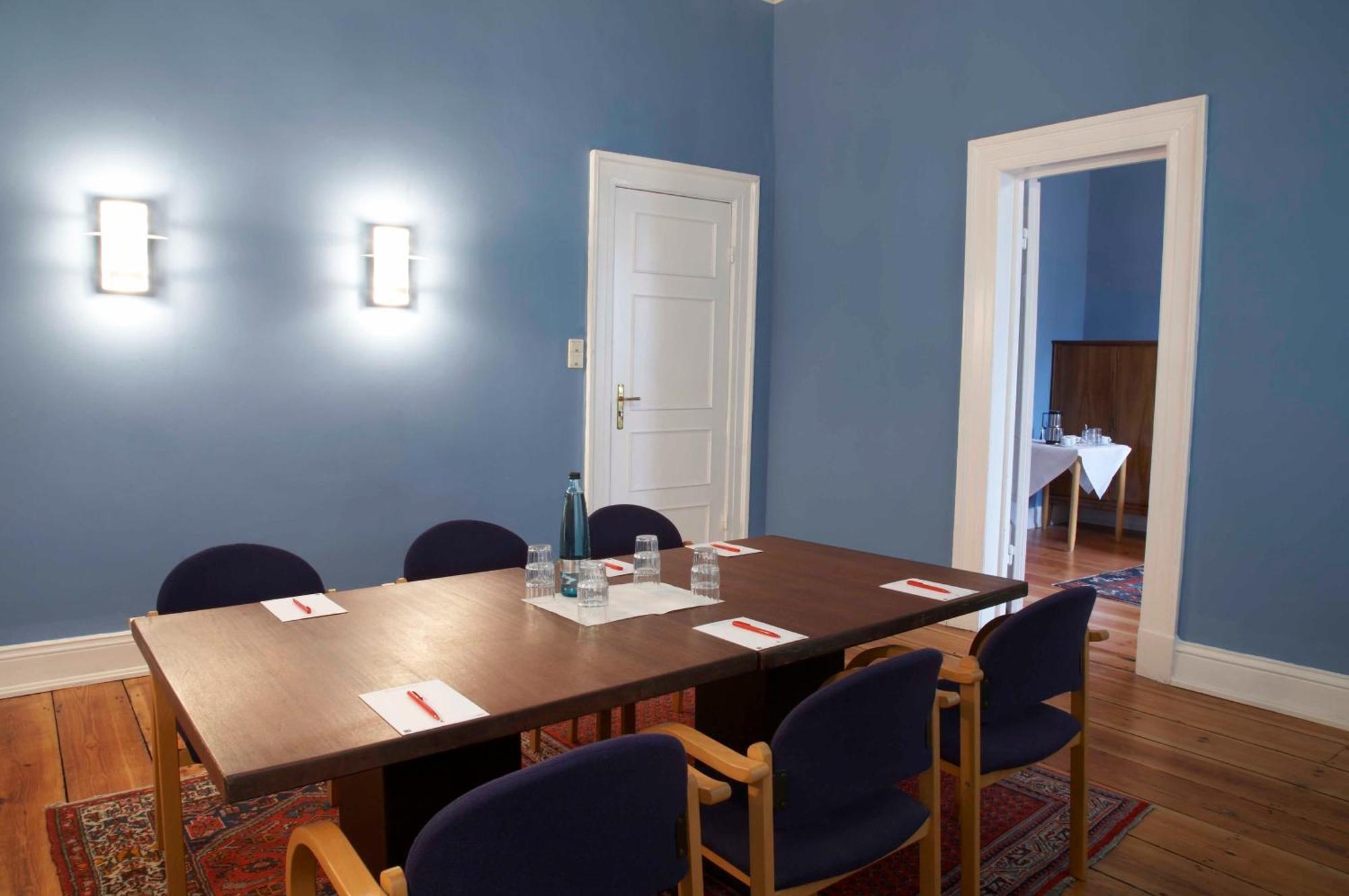 Отель Baseler Hof 4*