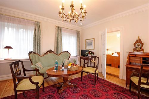 Baseler Hof Отель 4*