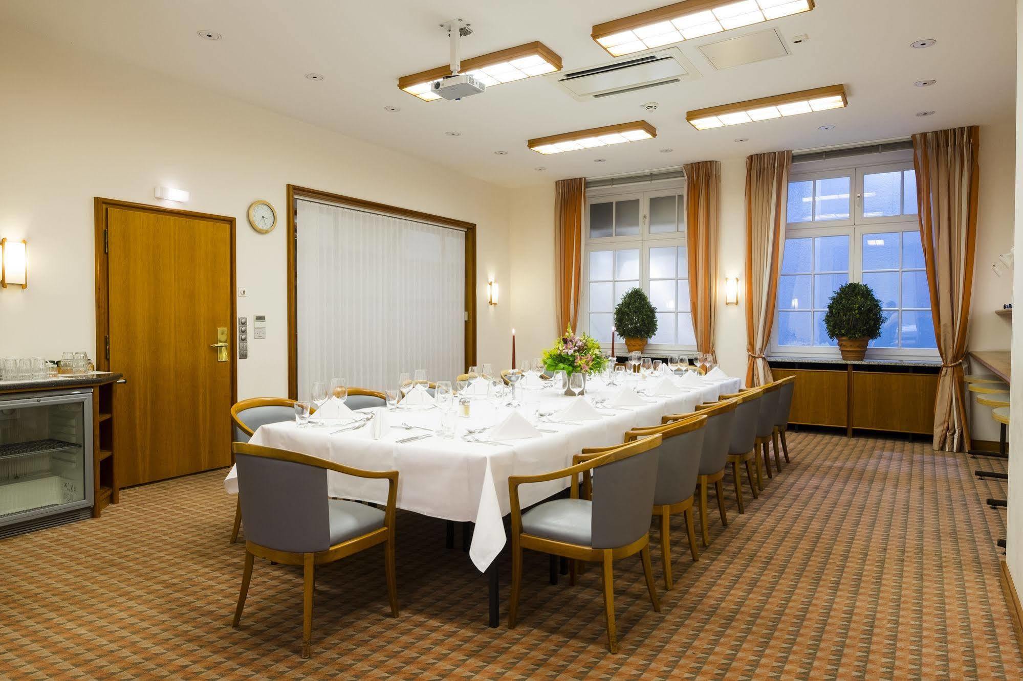 Отель Baseler Hof Гамбург